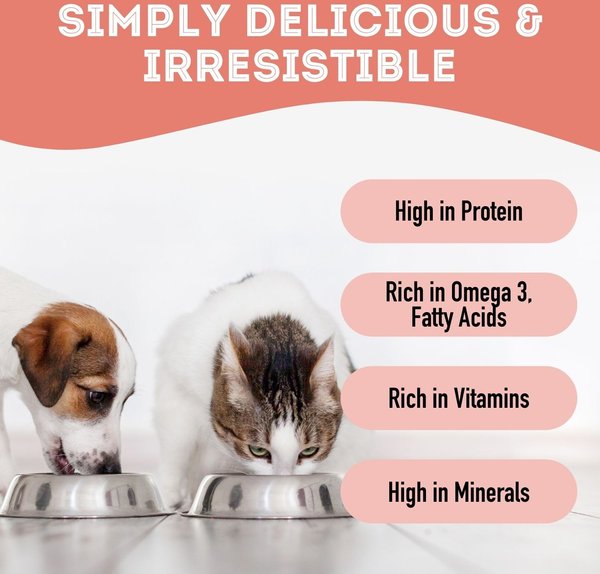 Show full view: The Granville Island Pet Treatery Best Treats in the Tunaverse Premium Freeze Dried Flakes, 15-g bag slide 4 of 6