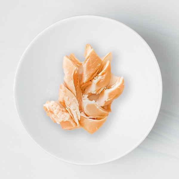 Show full view: Inaba Grilled Fillets Extra Tender Chicken in Crab Flavoured Broth Cat Treats, 25-g fillet slide 3 of 9