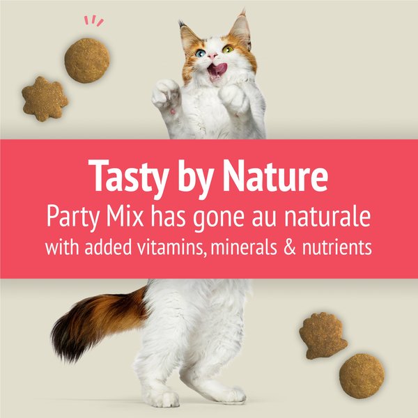 Show full view: Friskies Party Mix Naturals Seaside Crunch with Real Fish Cat Treats, 454-g pouch slide 8 of 16