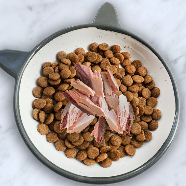 Show full view: Inaba Grilled Fillets Tuna in Tuna Flavoured Broth Cat Treats, 15-g pouch slide 9 of 10