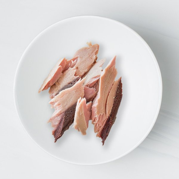 Show full view: Inaba Grilled Fillets Tuna in Homestyle Broth Cat Treats, 15-g fillet slide 8 of 11