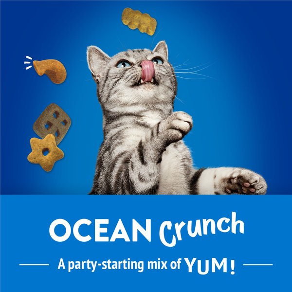 Show full view: Friskies Party Mix Ocean Crunch with Real Ocean Whitefish Cat Treats, 170-g pouch slide 8 of 10