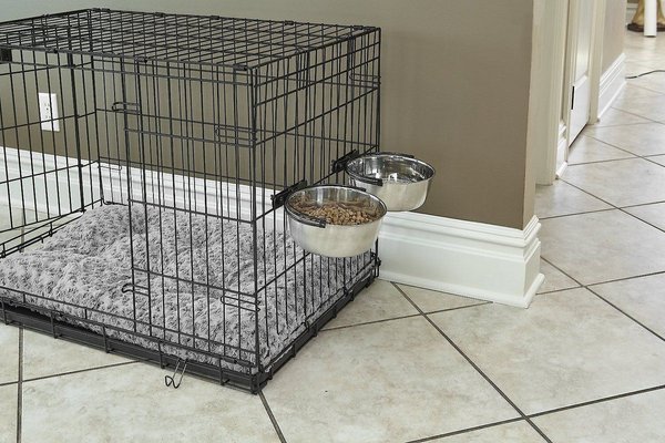 Show full view: MidWest Stainless Steel Snap'y Fit Dog Kennel Bowl, 2.5-cup slide 5 of 7