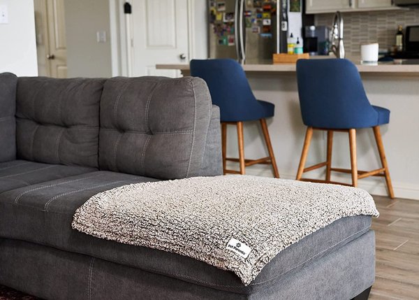 Show full view: Pet Parents Premium Cat & Dog Blanket, Chocolate, Small slide 7 of 9