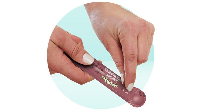 Meowee! Starry Spinners with Real Chicken, Chicken Liver & Catnip Crunchy Cat Treat