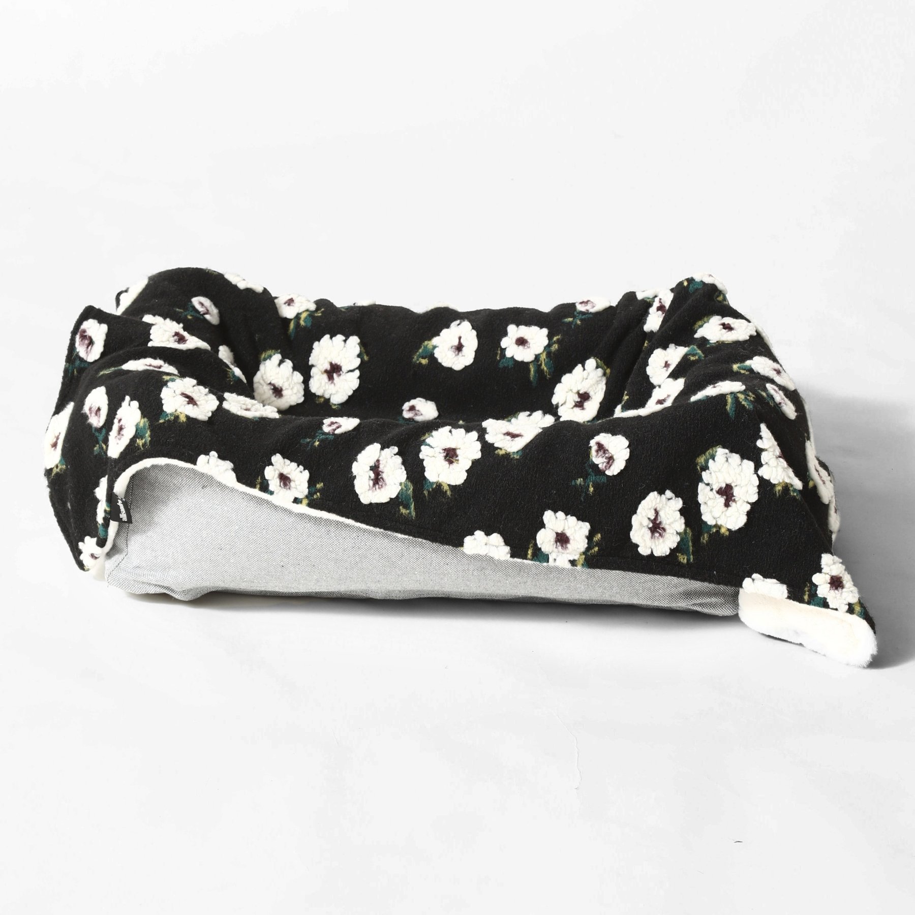 Allisandro Midnight Gardenia Jacquard Dog & Cat Blanket, Black, Large
