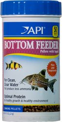 API Sinking Squid Pellets Bottom Feeder Fish Food, 7.9-oz bottle