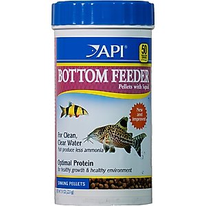 API Sinking Squid Pellets Bottom Feeder Fish Food, 7.9-oz bottle