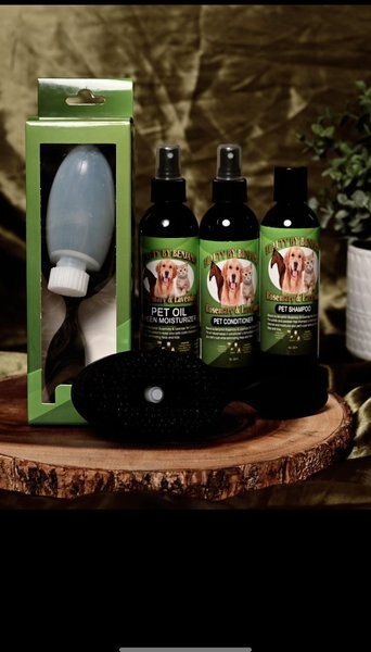 Beauty By Benjamin The Benjamin Brush Cat, Dog & Horse Short Hair Product Pump & Brush