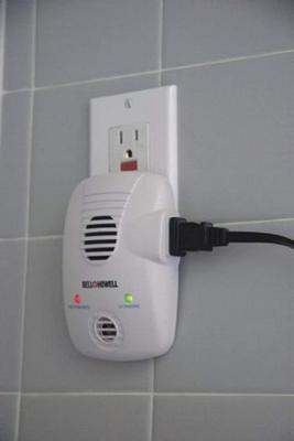 Show full view: Bell + Howell Electromagnetic Ultrasonic Pest Repeller slide 5 of 6