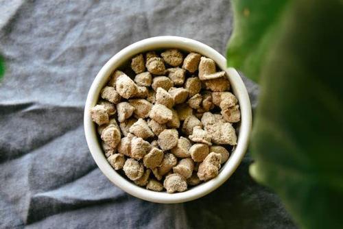 Show full view: Boss Cat Freeze-Dried Raw Pork Nuggs Dry Cat Food, 9-oz bag slide 3 of 8