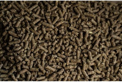 Show full view: Buckeye Nutrition Safe 'N Easy Complete Low Sugar, Low Starch Horse Feed, 50-lb bag slide 3 of 5