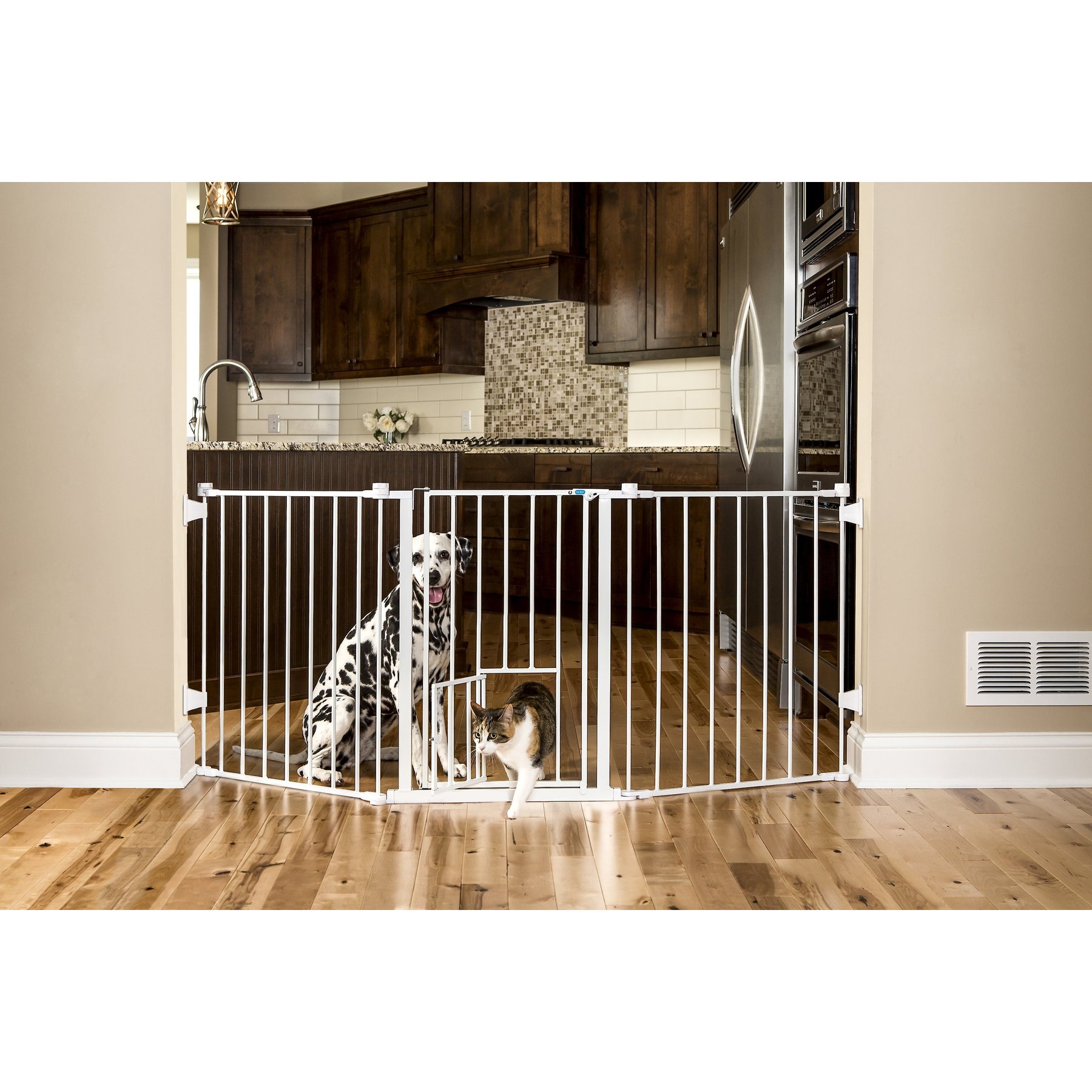 Carlson Pet Products Flexi Walk-Thru Gate with Pet Door