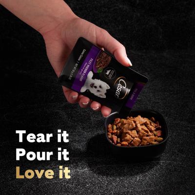 Show full view: Cesar Filet Mignon Flavor Filets in Gravy Wet Dog Food, 1.76-oz pouch, case of 20 slide 4 of 11