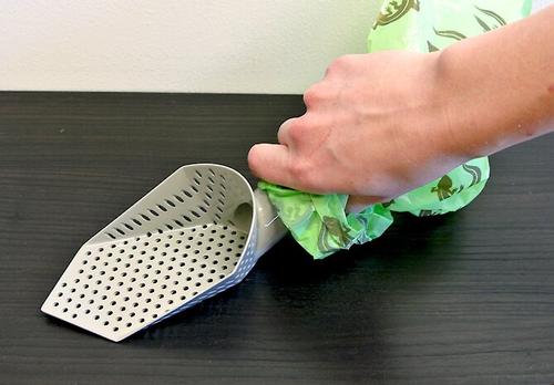 Show full view: Cold Life Reptile Terrarium Super Scoop with Waste Bags slide 3 of 3