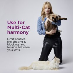Comfort Zone MultiCat Calming Kit Pheromone Diffuser for Cats, 3 Diffusers, 6 Refills slide 2 of 7