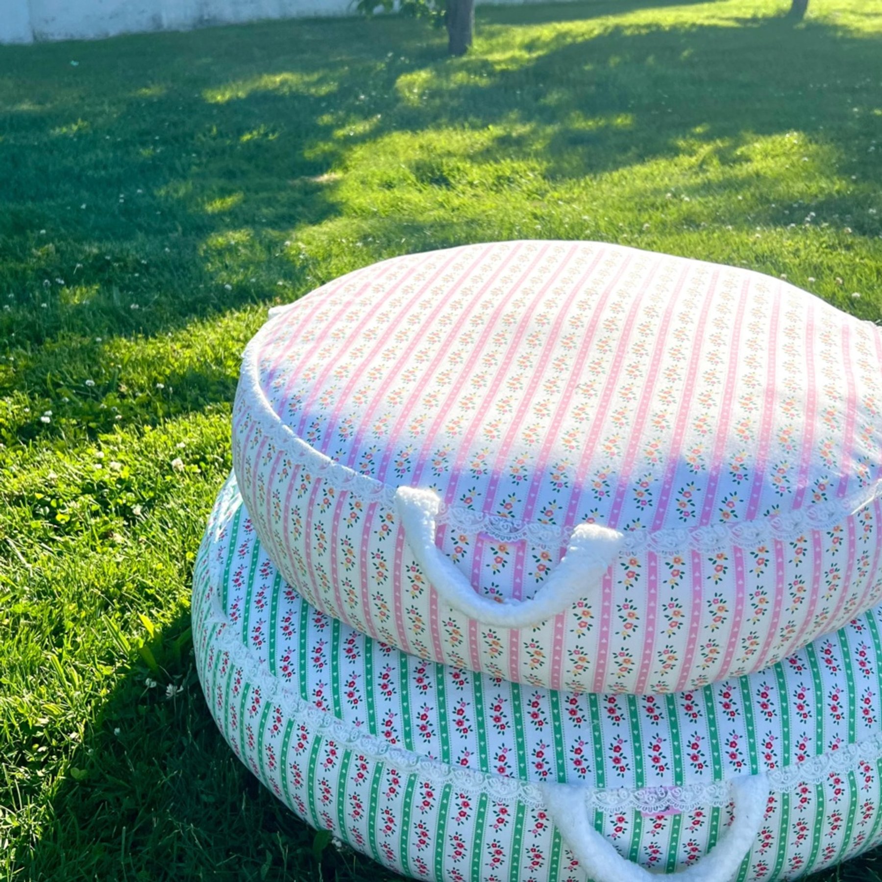 Dolly Pet Petal Haven Dog Bed with Removable Cover, Pink/White, Medium