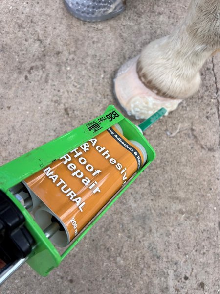 EasyCare EasyShoe Adhesive & Horse Hoof Repair, 200-mL bottle