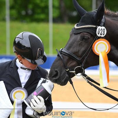 Show full view: equinova Hyalathron Liquid Horse Supplement, 33-fl oz bottle slide 2 of 3