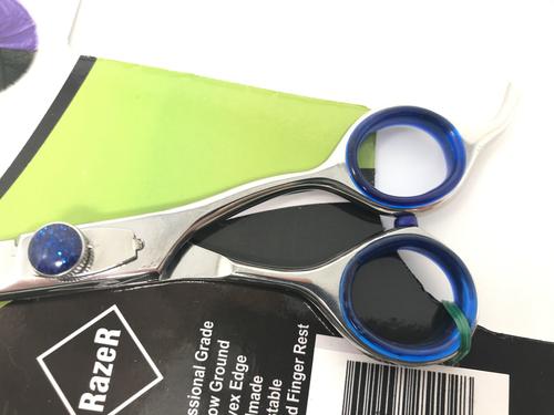 Show full view: EZ Groom RAZER Professional Grooming Curved Dog & Cat Shears, 7.5-in slide 3 of 9