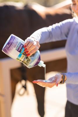 Show full view: Farnam Vetrolin Wonder Blue Deep Cleaning Moisturizing Dog & Horse Shampoo, 32-fl oz bottle slide 5 of 10