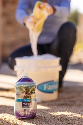 Show full view: Farnam Vetrolin Wonder Blue Deep Cleaning Moisturizing Dog & Horse Shampoo, 32-fl oz bottle slide 8 of 10