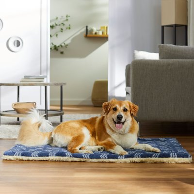 Frisco Frisco Plush Tri-fold Arrow Print Dog Crate Mat, 48-in