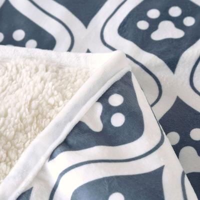 Show full view: HappyCare Textiles advanced Pets Print cozy Waterproof Cat & Dog blanket, White Paw Ogee slide 4 of 9