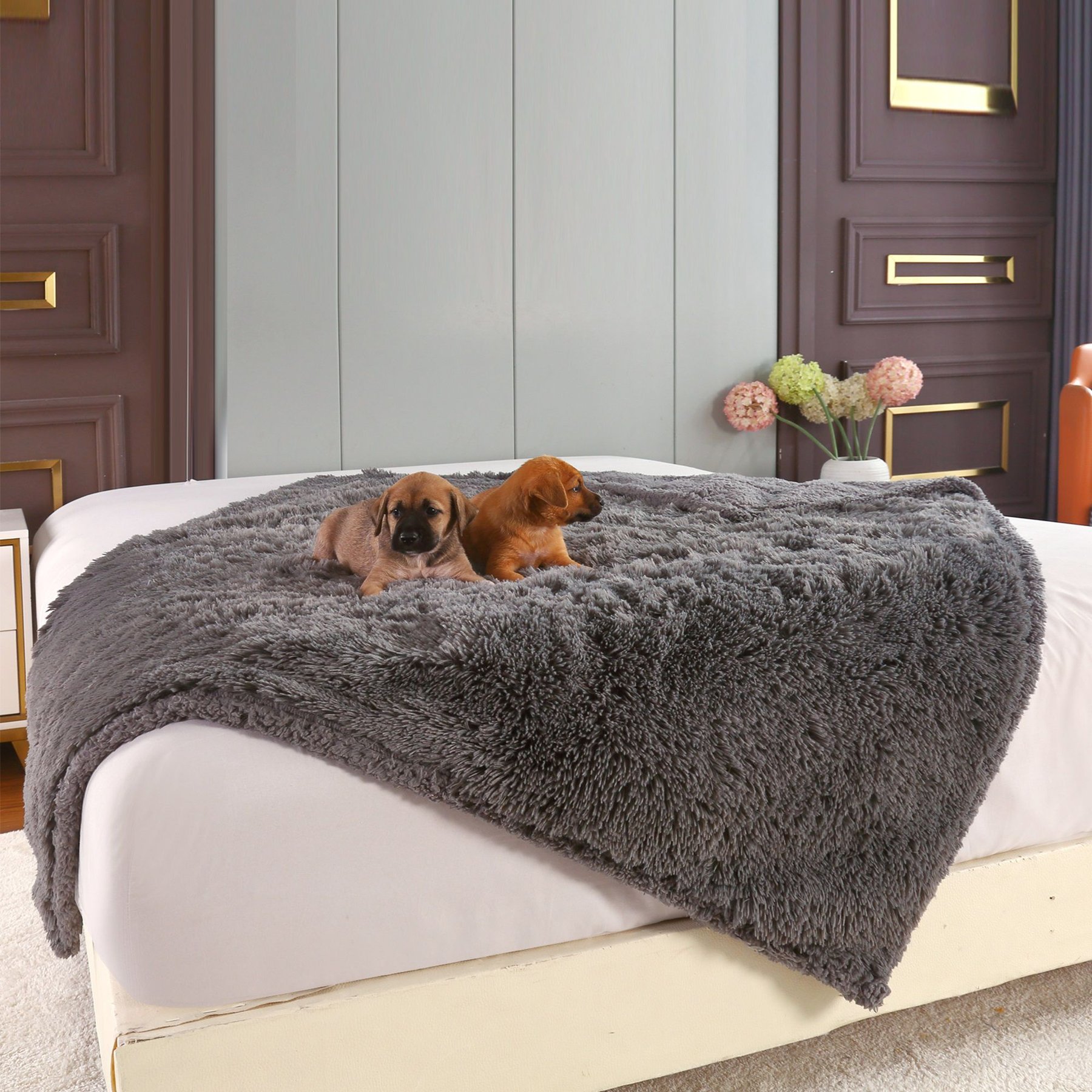 HappyCare Textiles Duplex Warm Comfort Faux Fur Sherpa Waterproof Dog & Cat Blanket, Dark Grey, Medium