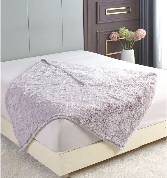Show full view: HappyCare Textiles Duplex Warm Comfort Faux Fur Sherpa Waterproof Dog & Cat Blanket, Light Grey, Small slide 8 of 9