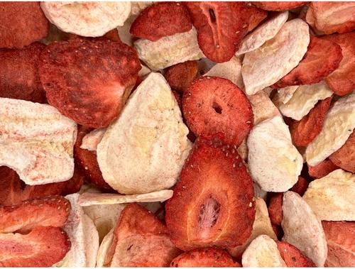 Show full view: Higgins Sunburst Freeze-Dried Fruit Strawberry Banana Bird Treats, .5-oz bag slide 2 of 6