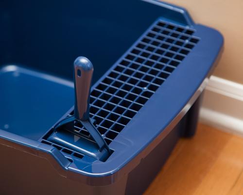 Show full view: IRIS Large Hooded Litter Box with Scoop & Removable Grate, Navy slide 3 of 7
