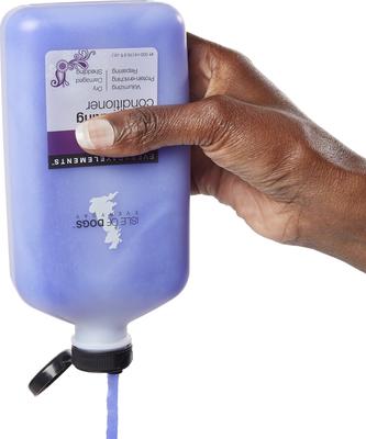 Show full view: Isle of Dogs Lush Coating Conditioner for Dogs, 16.9-fl oz bottle slide 3 of 9