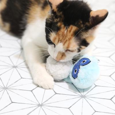 Show full view: Mad Cat Yowlin' Yetti Catnip & Silvervine Cat Toy slide 5 of 6