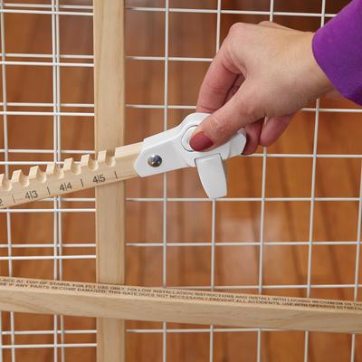 Show full view: MidWest Wood/Wire Mesh Pet Gate, 32-in slide 4 of 7