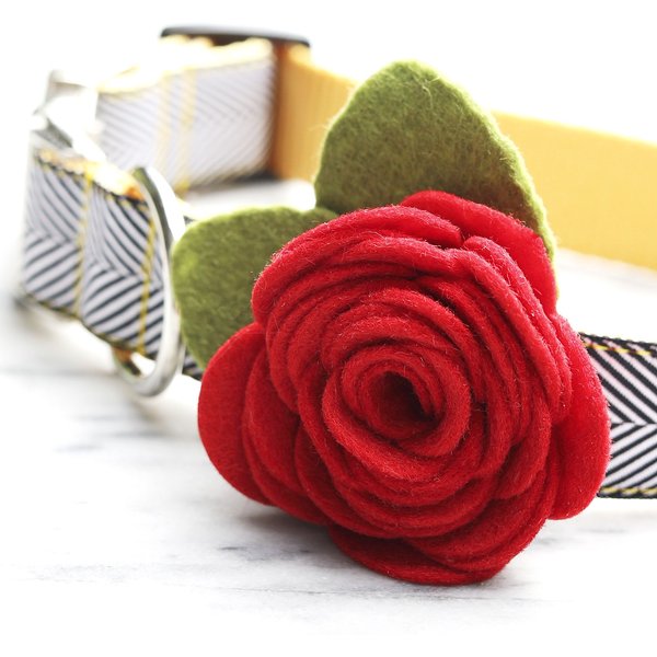 Mimi Green Holly Dog & Cat Collar Accessory, Red/Green, Small/Medium
