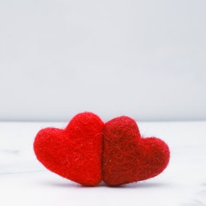 Mimi Green Valentine Dog & Cat Collar Heart Accessory, Small, Red