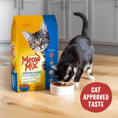 Show full view: Meow Mix Seafood Medley Dry Cat Food, 3.15-lb bag slide 7 of 11