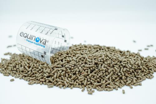 Show full view: equinova Vitalysan Pellet Horse Supplement, 6.6-lb bucket slide 2 of 5