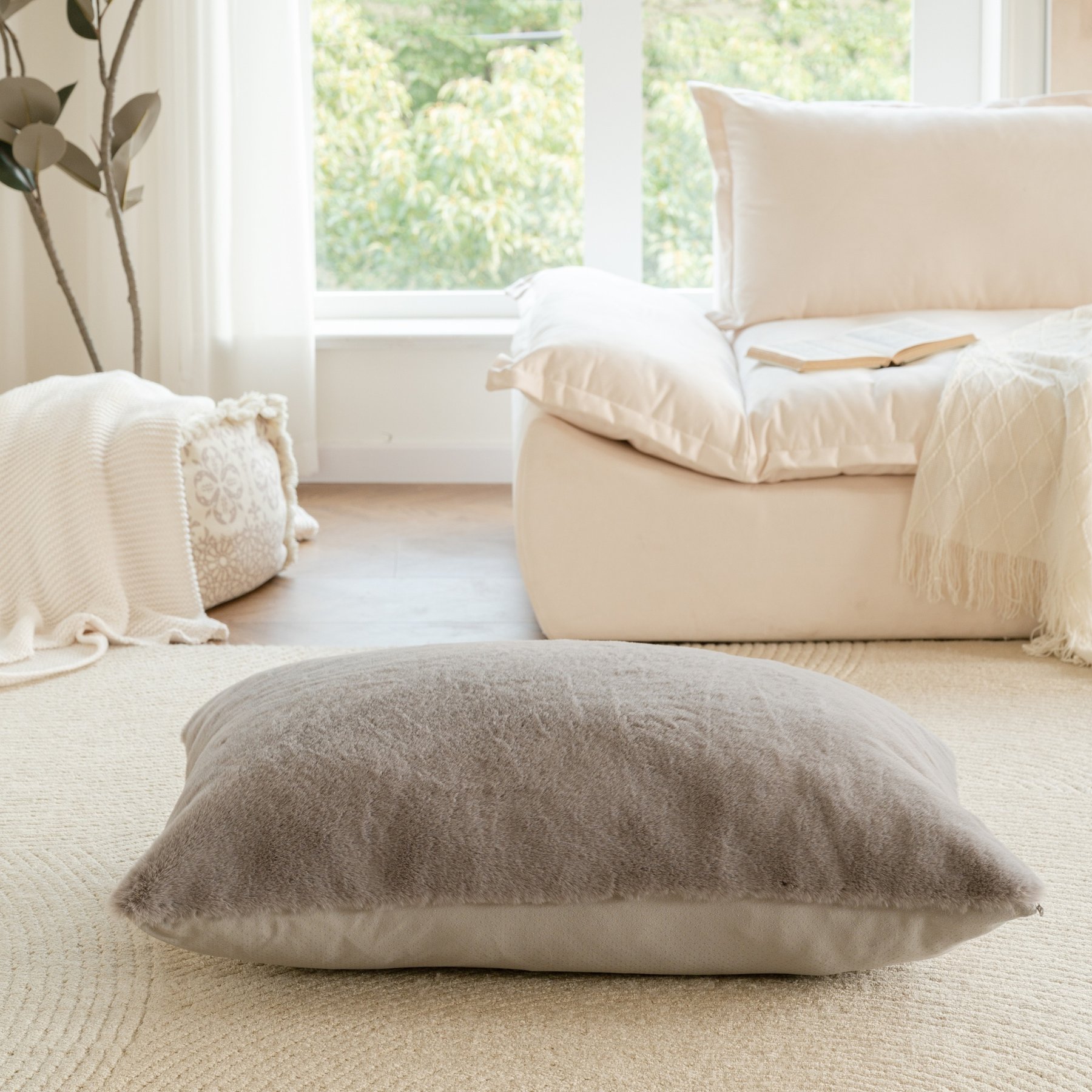 Allisandro Extra Soft Faux Fur Pillow Dog Bed with Removable Cover, Grey, Large