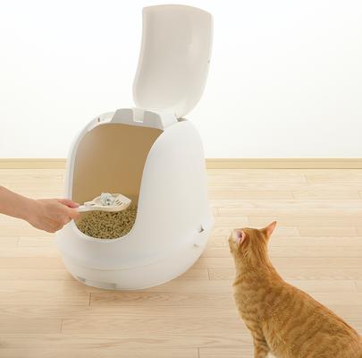 Show full view: Richell Paw Trax Dome Hoooded Cat Litter Box, 15-in, White slide 3 of 3