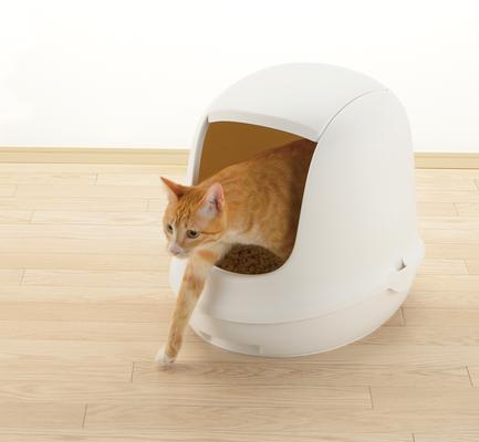 Show full view: Richell Paw Trax Dome Hoooded Cat Litter Box, 15-in, White slide 2 of 3