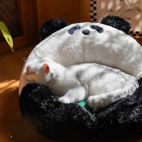 ZEZE Bear Shaped Bolster Cat Bed, White/Black, Medium