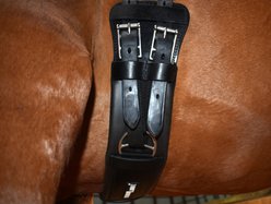 ThinLine Dressage & Monoflap Short Girth, Black, 20-in slide 2 of 3