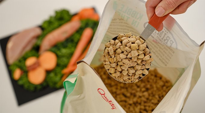 Primal Kibble in the Raw Non-GMO Chicken Recipe Freeze-Dried Cat Food