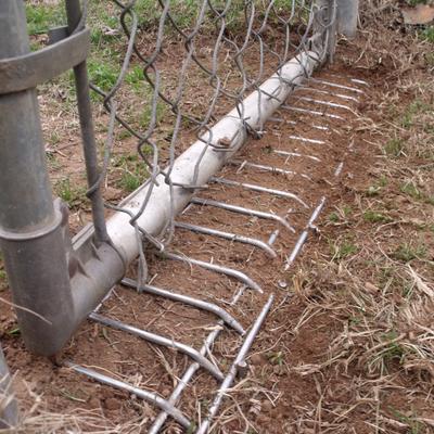 Show full view: Dig Defence No-Dig Gate Plate Dog Barrier, 4 count slide 8 of 10