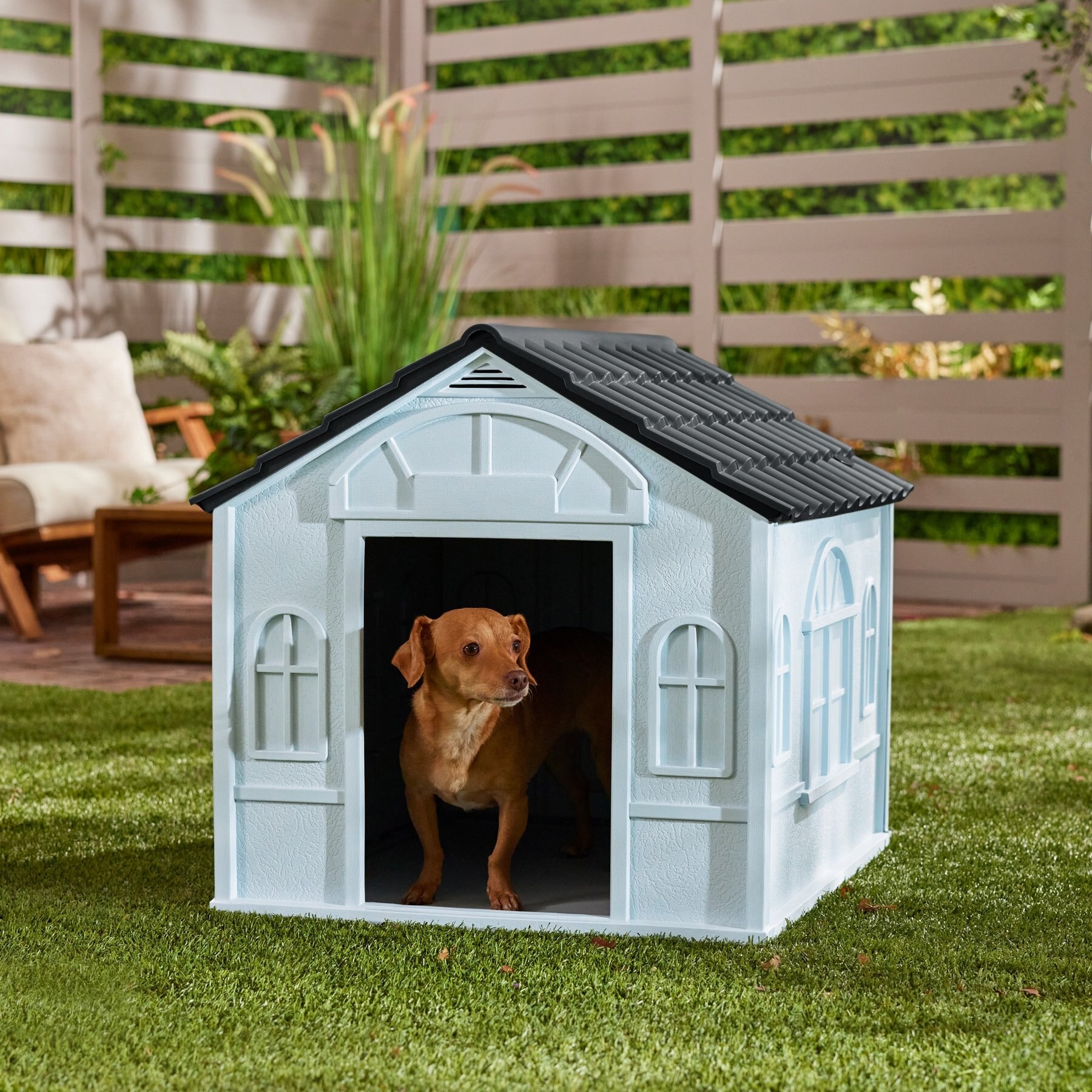 Frisco Plastic Outdoor Dog House, Medium