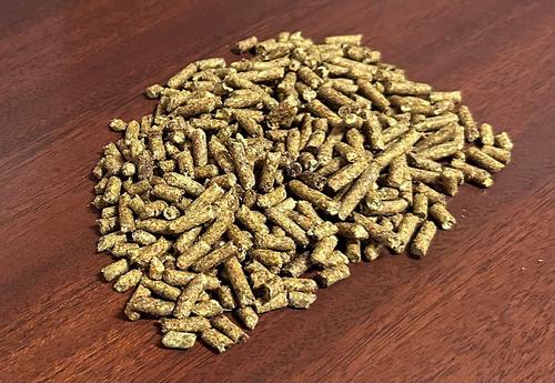 Show full view: Bar ALE Esteem Mature Horse Plus Senior Horse Feed, 50-lb bag slide 2 of 5