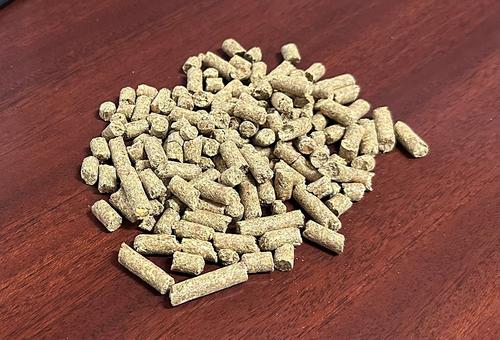 Show full view: Bar ALE Esteem Complete Senior Pellet Horse Feed, 50-lb bag slide 2 of 5