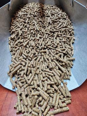 Show full view: Bar ALE Esteem Barn Blend Horse Feed, 50-lb bag slide 2 of 6